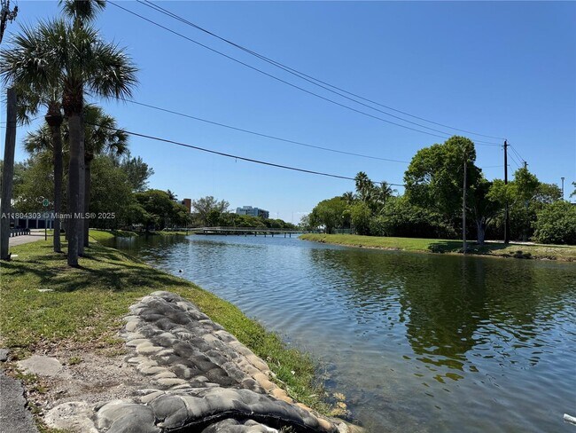 Building Photo - 16450 Miami Dr