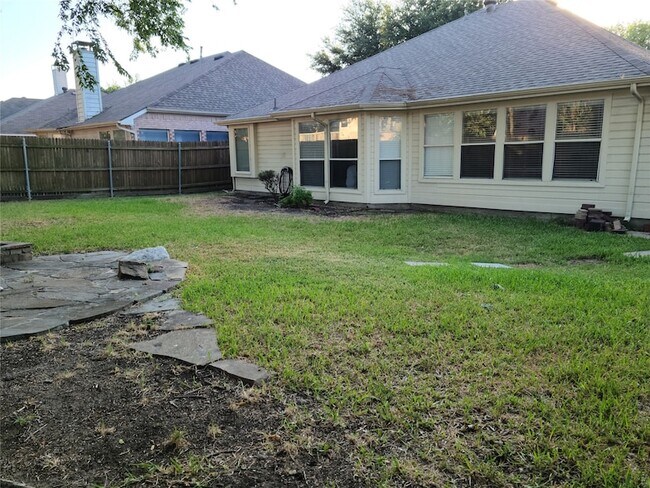 Building Photo - 618 Rivercove Dr