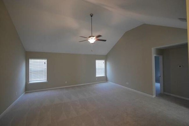 Building Photo - 6 Quiet Pine Ct
