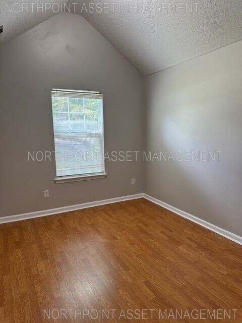 Building Photo - Welcome to this beautiful 3-bedroom, 2-bathroom home located in the charming city of Fairburn