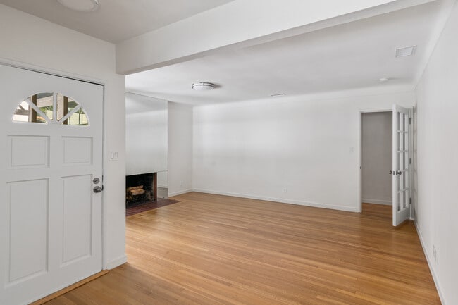 Large living room with fire place - 2451 22nd St