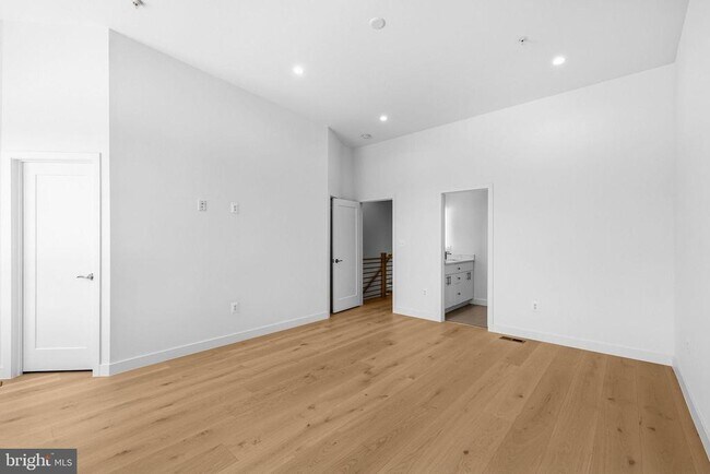Building Photo - 2530 Elvans Rd SE