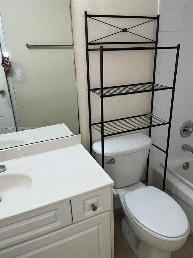 Building Photo - 5221 Geneva Ct