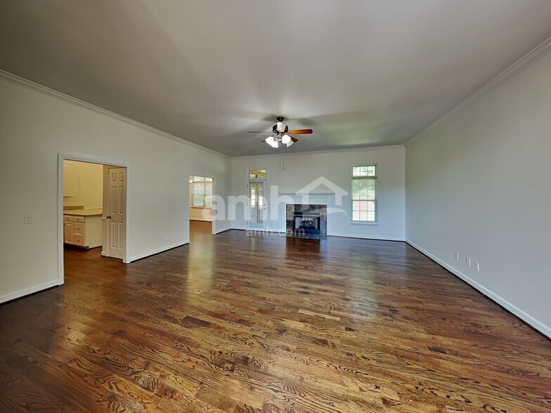 Building Photo - 122 Tanager Ln