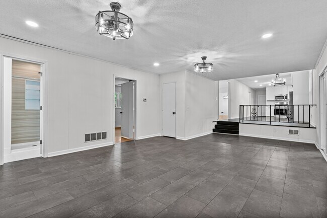 Building Photo - 4003 Rockbridge Rd