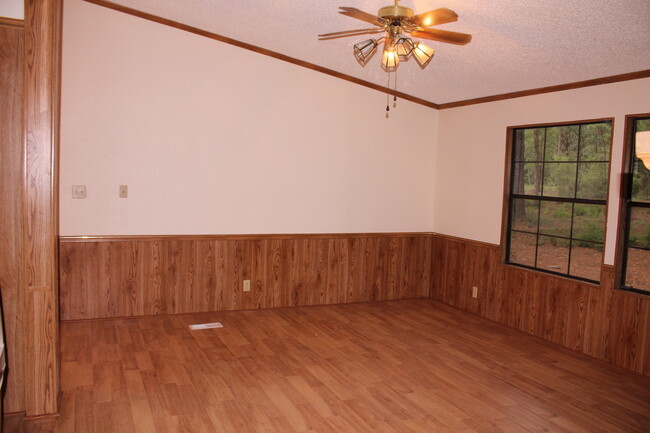 Building Photo - Privacy in the country!