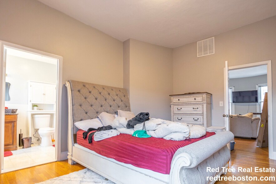 Building Photo - 669 Massachusetts Ave