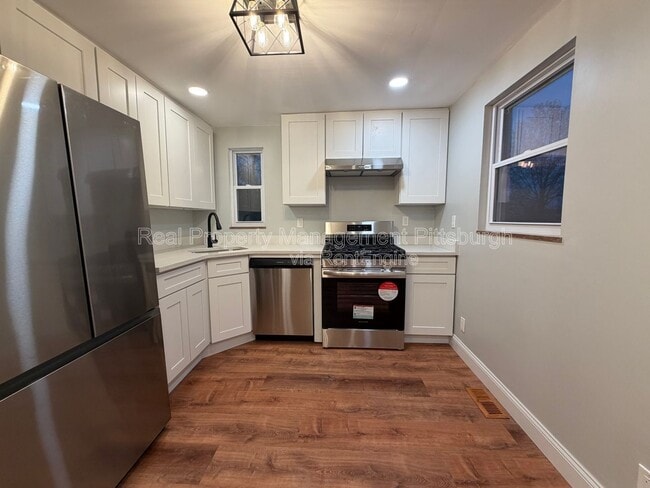 Building Photo - 1053 Edward Dr