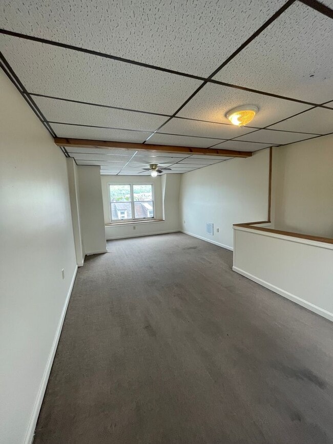 Building Photo - 4 Bedroom Single family Home