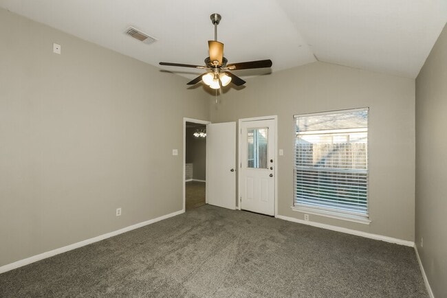 Building Photo - 19523 Lake Hollow Ln