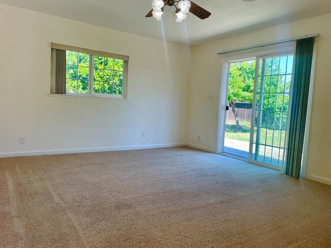 Building Photo - 1375 Mitchell Ln