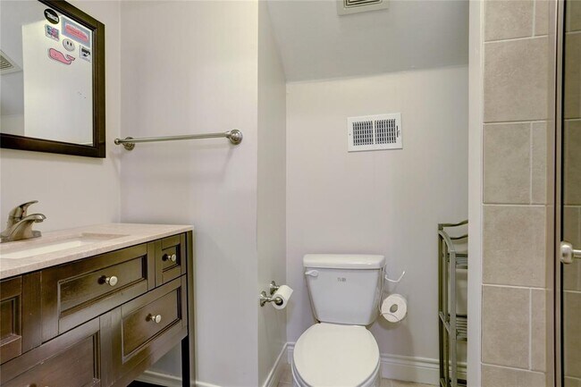 Building Photo - 8430 N Hilshire Park Dr
