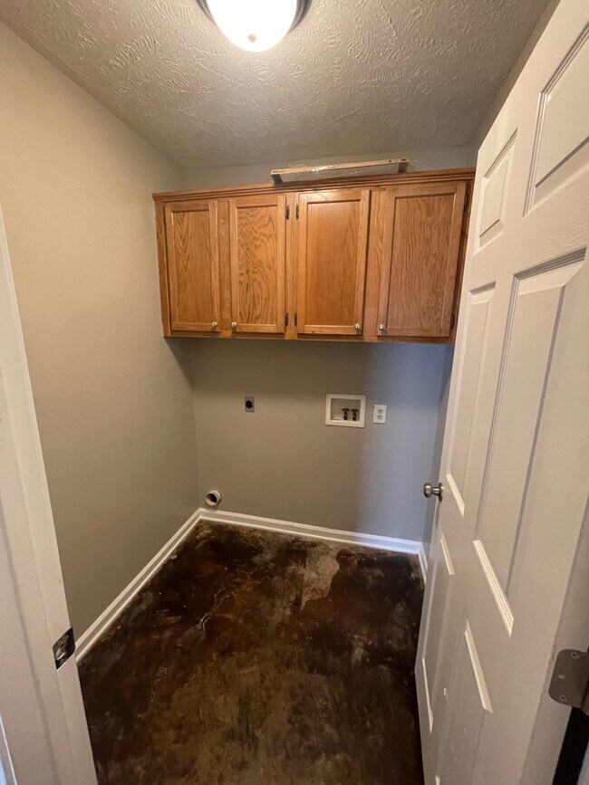 Building Photo - 570 Cherub Ct