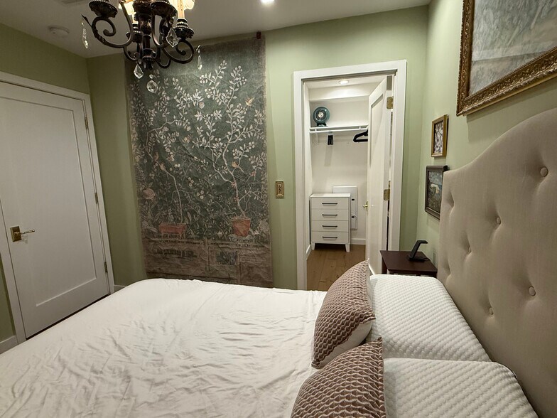 Building Photo - 44 Box St