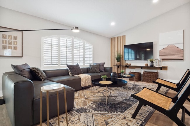 Building Photo - 6 Clinton Ct N