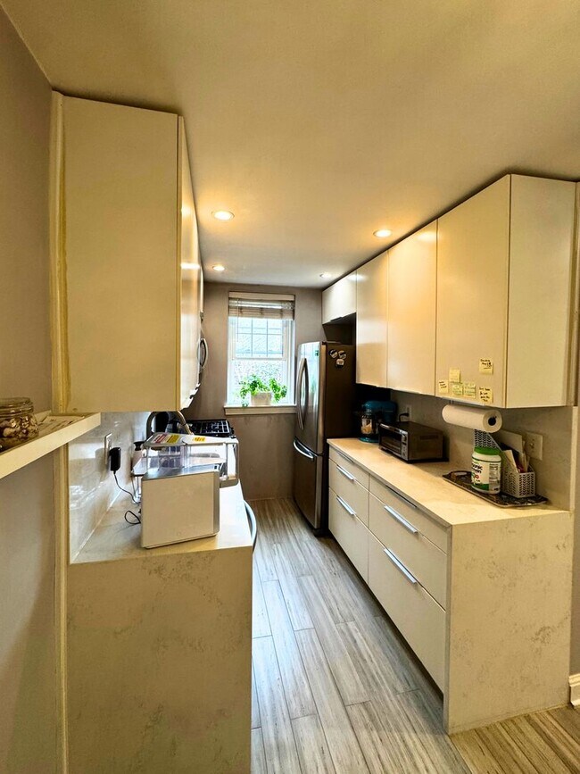 Building Photo - Modernized Fully Furnished 1BR, 1BA Condo at Arbors of Arlington