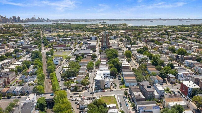 Building Photo - 306 Bergen Ave