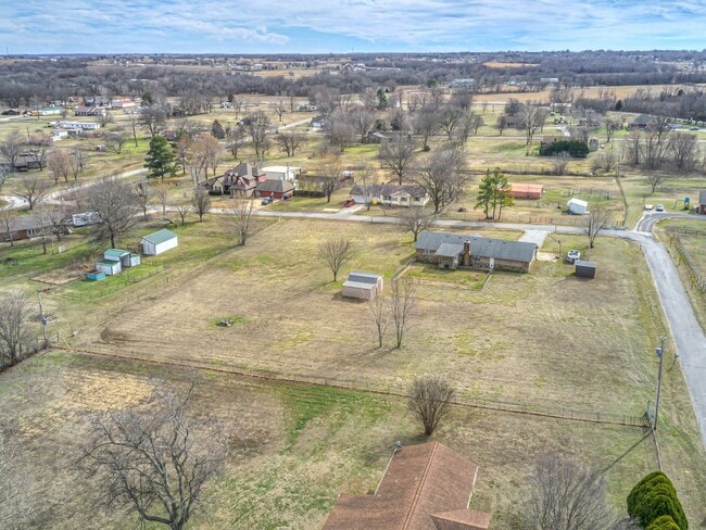 Building Photo - Beautiful 3 bedroom home in the heart of Coweta!