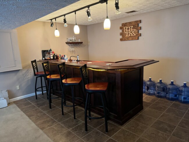 Building Photo - 814 Eastland Dr