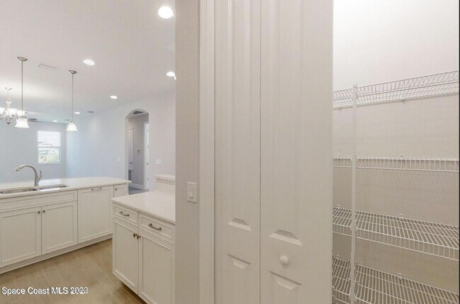 Building Photo - 2746 Spur Dr