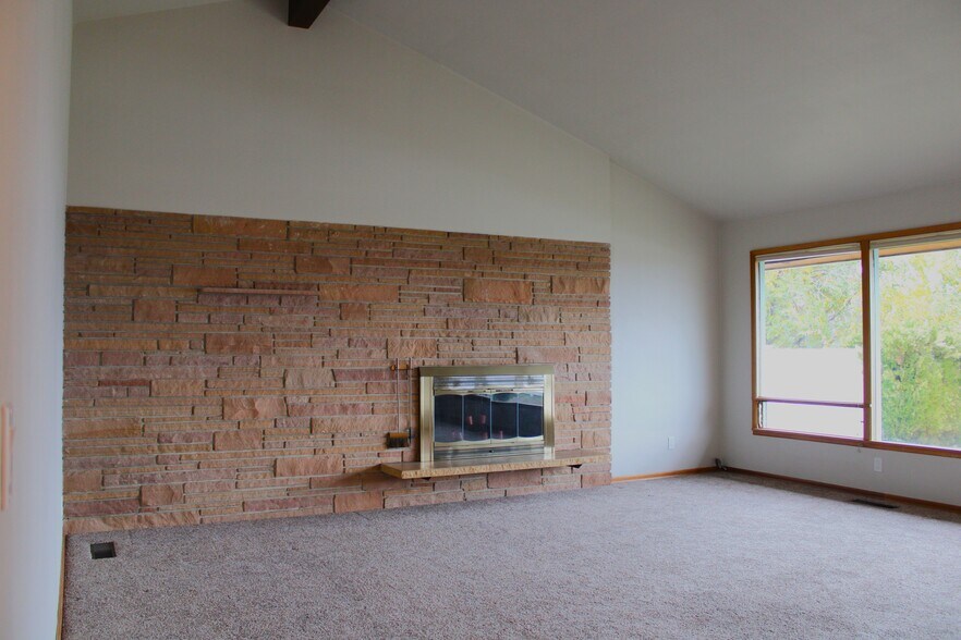 Building Photo - 2733 Debord Dr