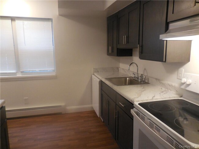 Building Photo - 16 Patton Dr