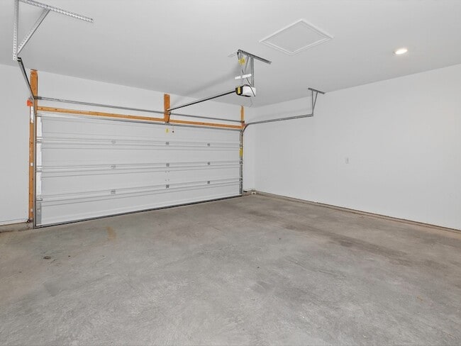 Building Photo - 3254 Tasker Dr