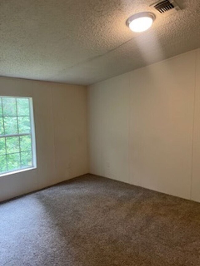 Building Photo - Quincy Mobile Home on 2 Acres