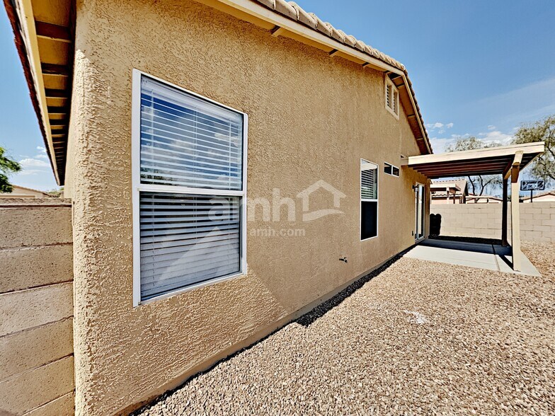 Building Photo - 2165 W Burlwood Way