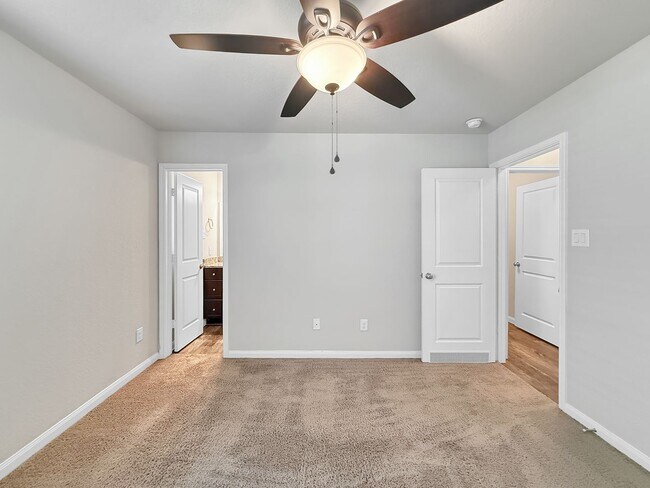 Building Photo - 401 Utica Way