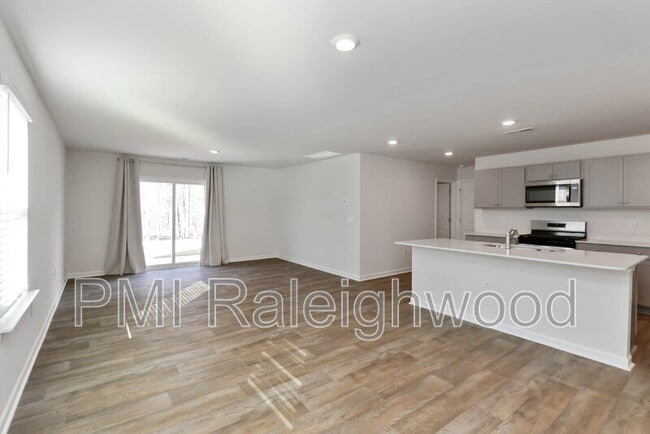 Building Photo - 258 Palm Dr