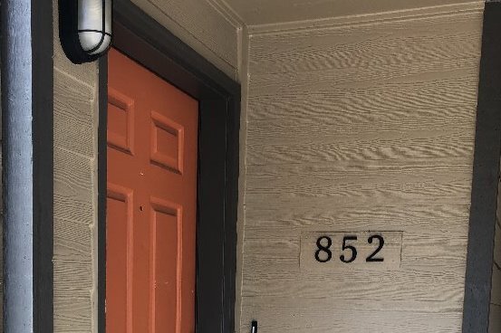 Building Photo - 852 SW Maple Tree Dr