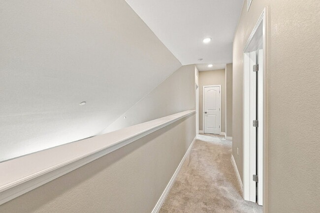 Building Photo - $2,495.95- 3 Bed, 3 Bath Condo in Aurora with In Unit Laundry!