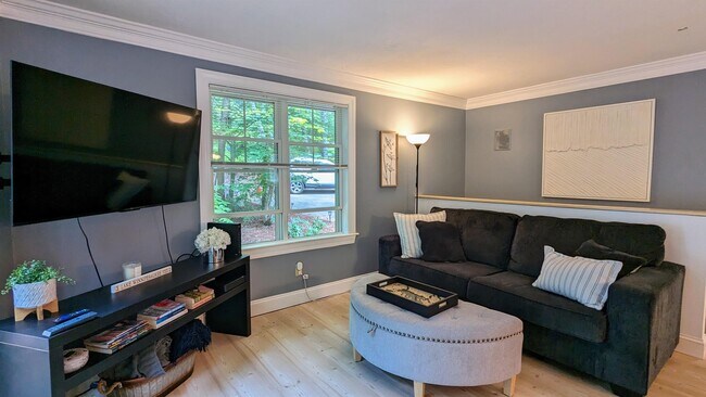 Building Photo - 52 Crestview Dr