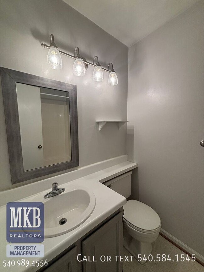 Building Photo - 2527 Gatehouse Ln