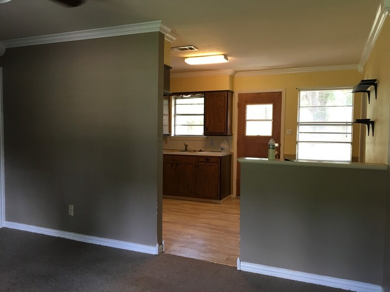 Building Photo - 5629 Cross Timbers Dr