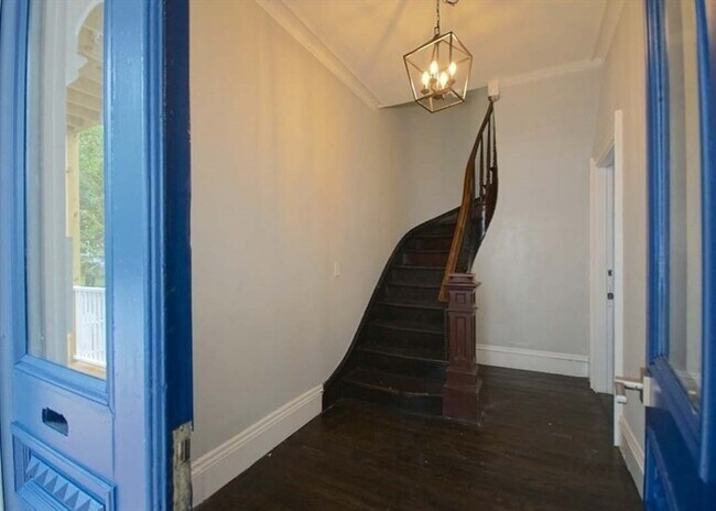 Building Photo - 13 Schuyler St