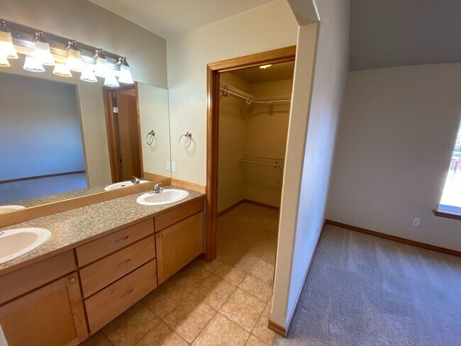 Building Photo - Nice 3 Bed, 2 Bath Home!