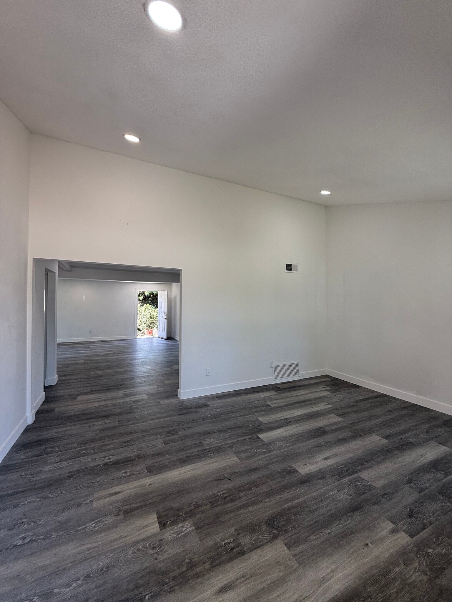 Building Photo - 5678 Surrey Ln
