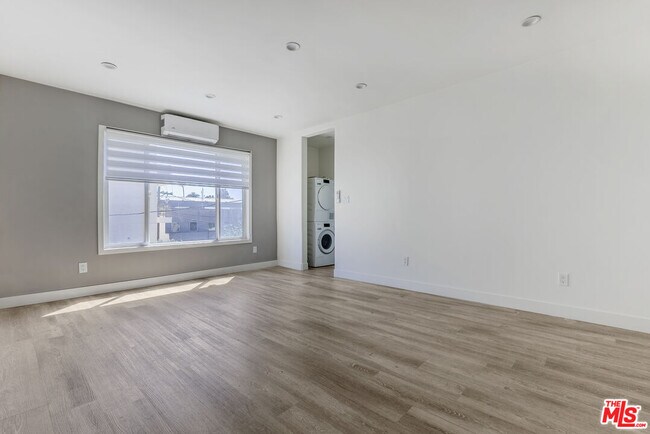 Building Photo - 6350 Willoughby Ave