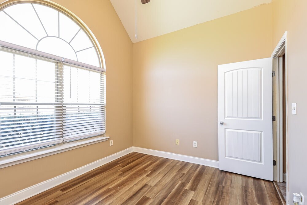 Building Photo - 2045 Highview Way