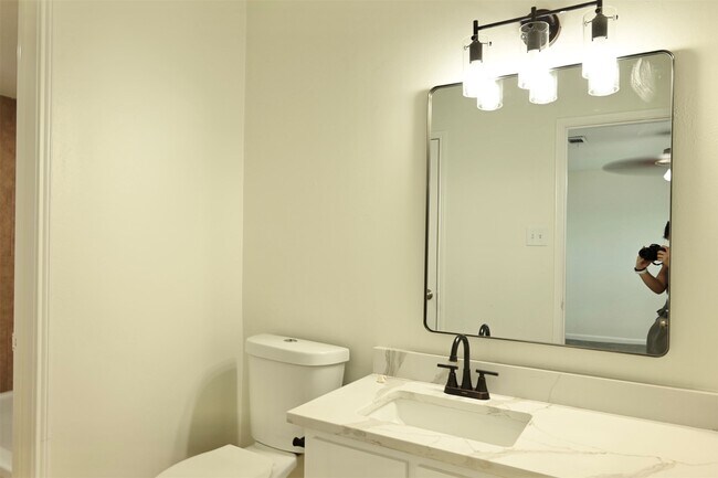 Building Photo - 7918 Prestwood Dr