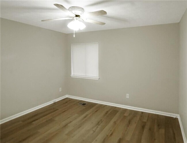 Building Photo - 5847 Trent Walk Dr