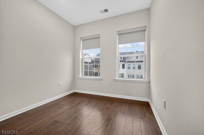 Building Photo - 18 Cortland Ct