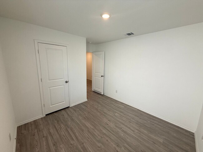 Building Photo - Charming 4-Bedroom Home Available for Rent!  Bulverde Area