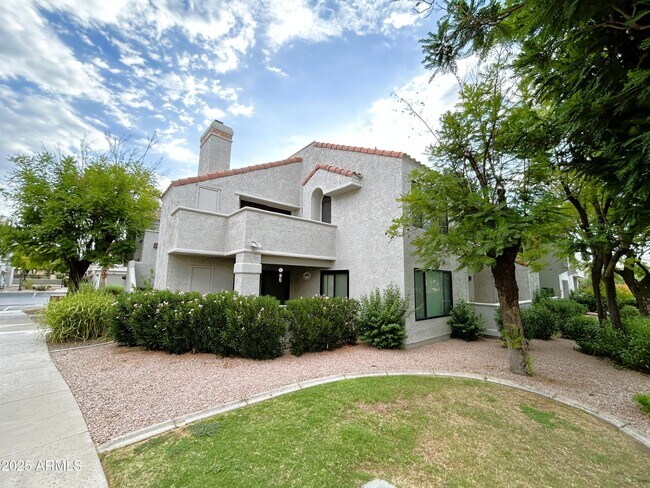 Building Photo - 10055 E Mountainview Lake Dr