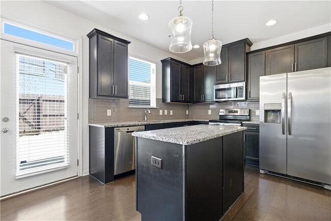 Building Photo - 2730 Kemp Ct