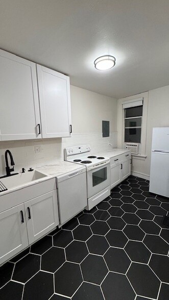 Building Photo - 915 S 900 E