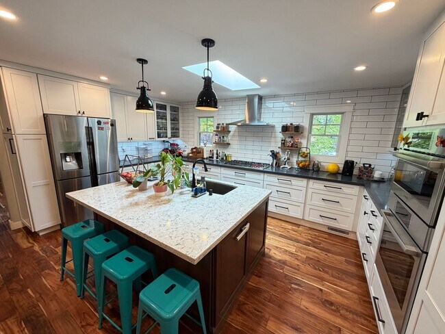 Building Photo - 5 Bed 4 Bath In Lafayette