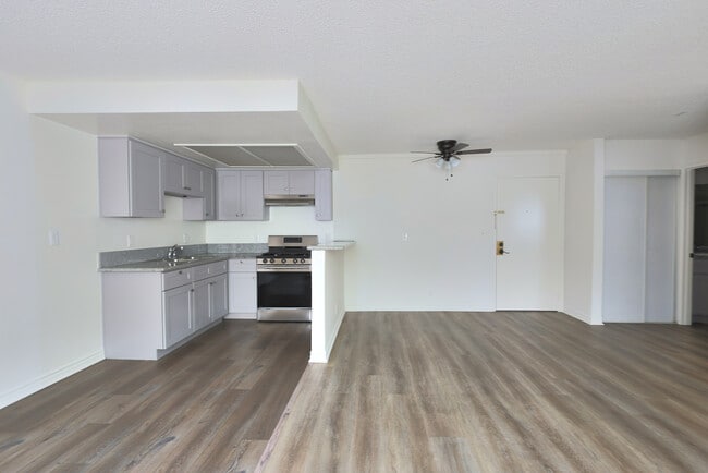 Building Photo - 2928 Leeward Ave